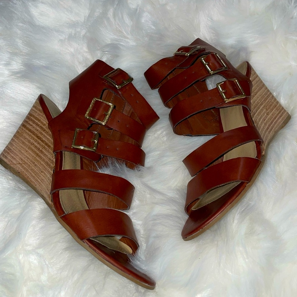 Nine West Women’s Cognac colored wedges. Size 7 1/2